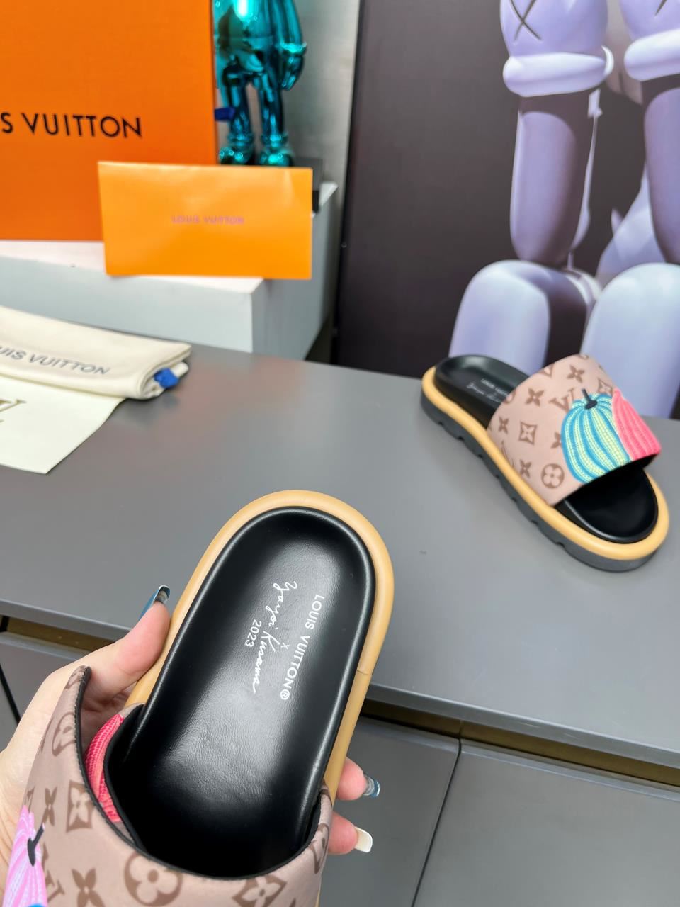 Louis Vuitton Slippers